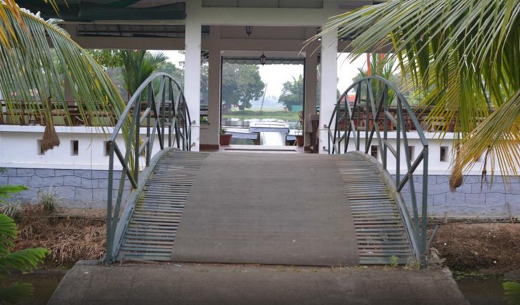 Riverine Resort Alappuzha Extérieur photo