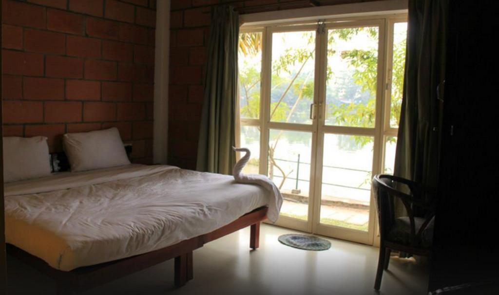 Riverine Resort Alappuzha Extérieur photo