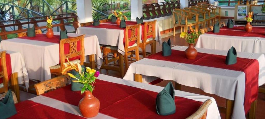Riverine Resort Alappuzha Extérieur photo