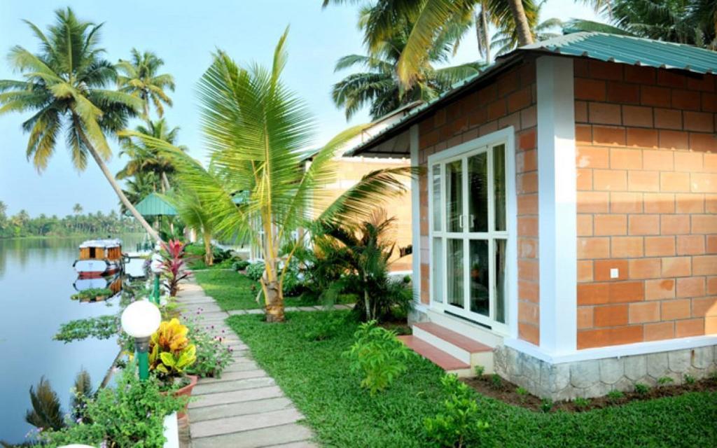 Riverine Resort Alappuzha Extérieur photo